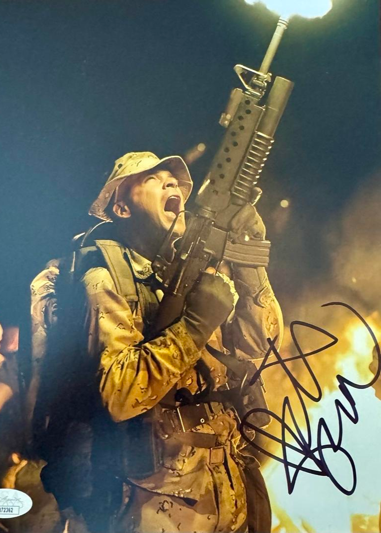 Peter Sarsgaard Signed 8x10 Photo (Jarhead) - JSA COA